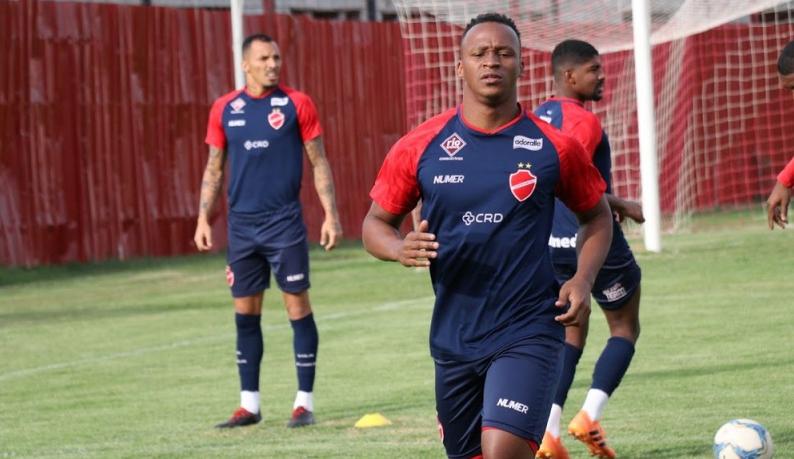 Ex-Ponte Preta pensa jogo a jogo para livrar o Vila Nova da degola na Série B