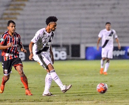 Série B: Lateral-direito do Figueirense aciona Ponte Preta na Justiça e cobra R$ 100 mil