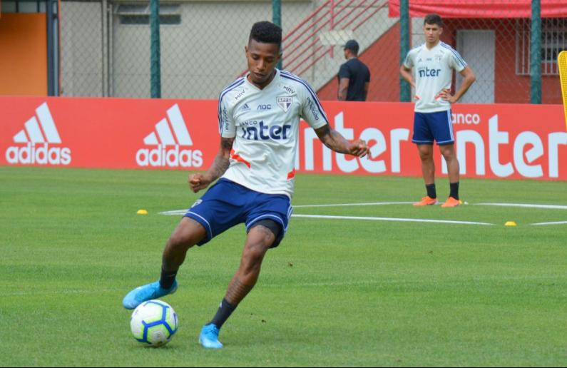 Diniz comanda treino do São Paulo com 13 ‘titulares’ e mantém mistério no meio