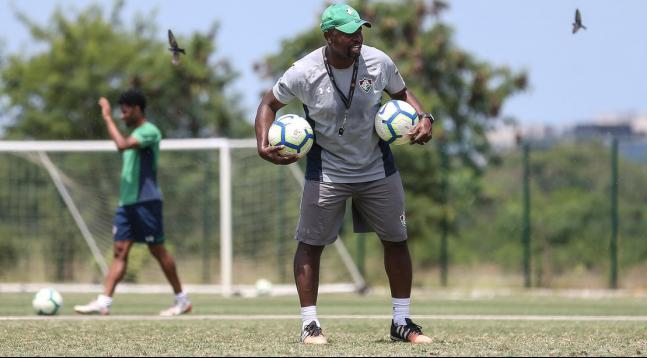 Flu tem volta de zagueiro em treino e técnico testa jóia no lugar de Ganso