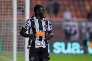 Presidente do Atlético-MG diz que recebeu proposta por meia e avalia venda