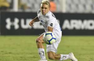 Pré-convocado, baixinho poderá desfalcar Santos contra o São Paulo