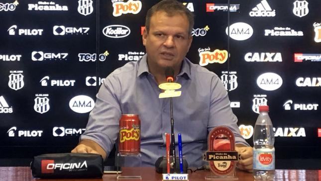 Eric Silveira nega e rebate denúncias