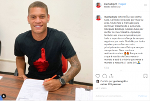 Por meio das redes sociais, volante revela renovação com o Botafogo-SP até 2021