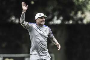 Luan Peres deve jogar 1º clássico e com esquema de dois zagueiros no Santos