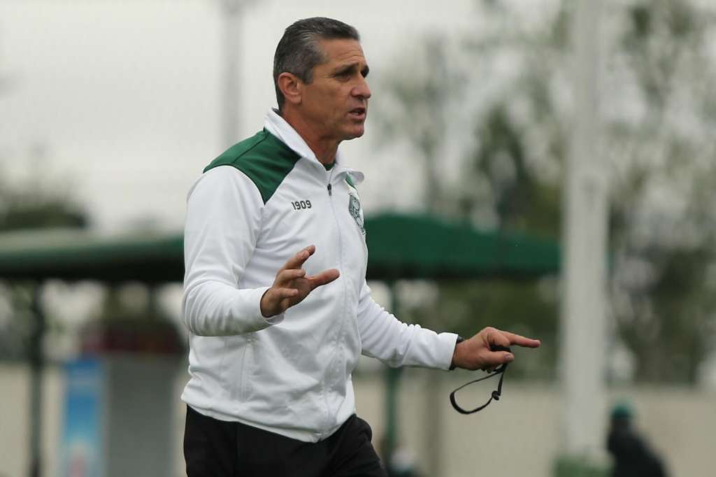 Jorginho lamentou a oscilação do Coritiba (Foto: Coritiba)