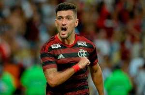 Meia é convocado para a seleção do Uruguai e desfalca o Flamengo em 2 jogos