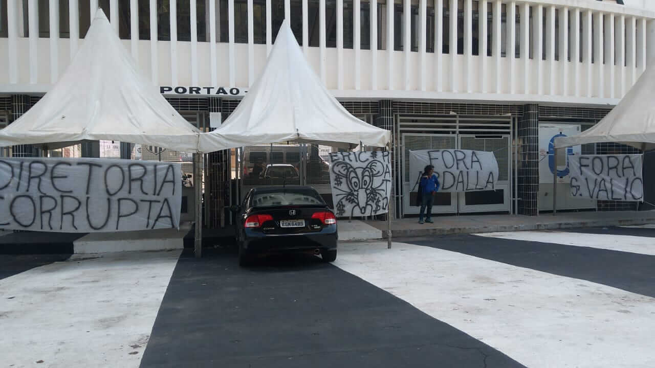 Polícia abre inquérito na Ponte e torcida protesta contra diretoria