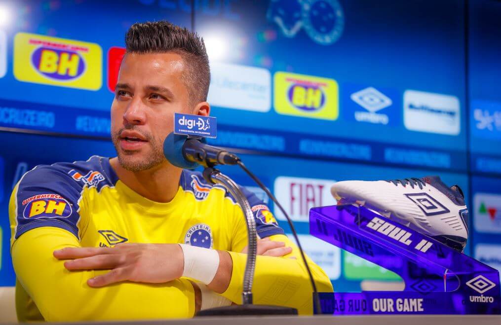 Confiante após duas vitórias, goleiro prevê Cruzeiro agressivo contra o Fortaleza