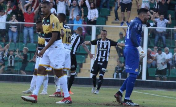 Empate do Guarani é amenizado por tropeços de concorrentes