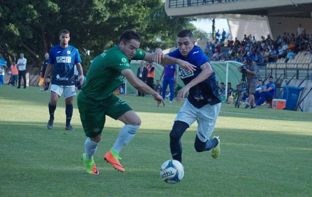 Torcida do Guarani causou confusão em Sorocaba (Foto: Neto Bovino/Bento TV)