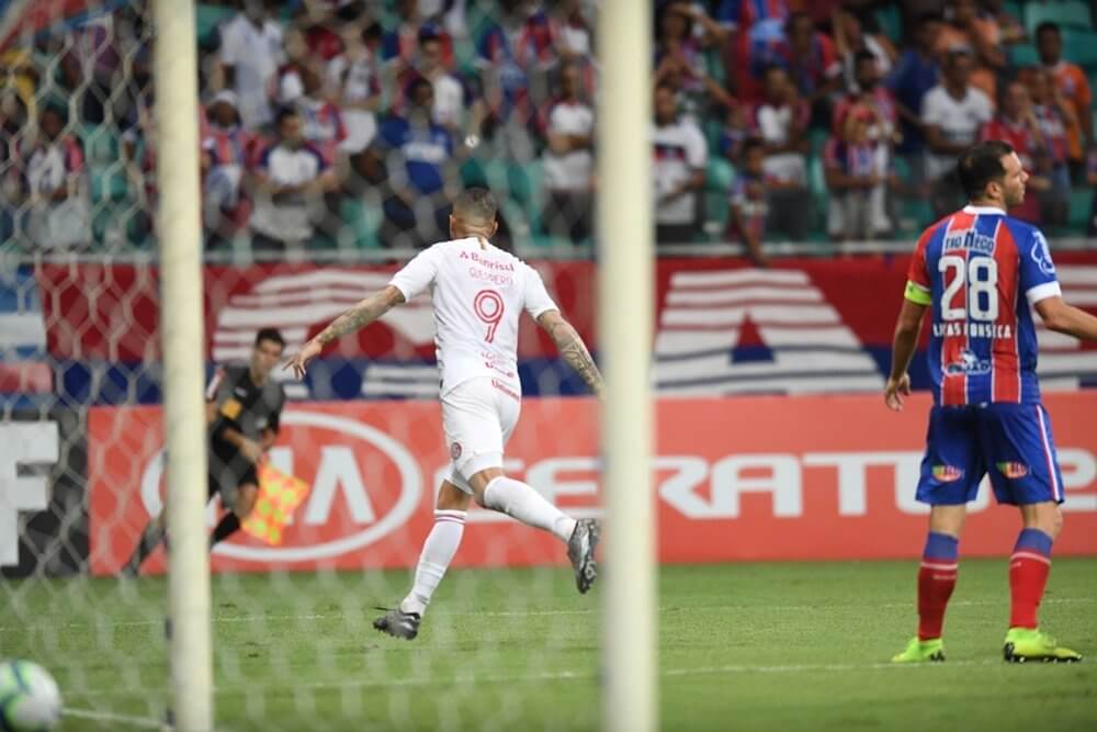 Guerrero foi o destaque do jogo com dois gols