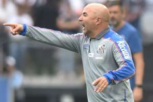Técnico santista se justifica por deixar Carlos Sánchez de fora do clássico