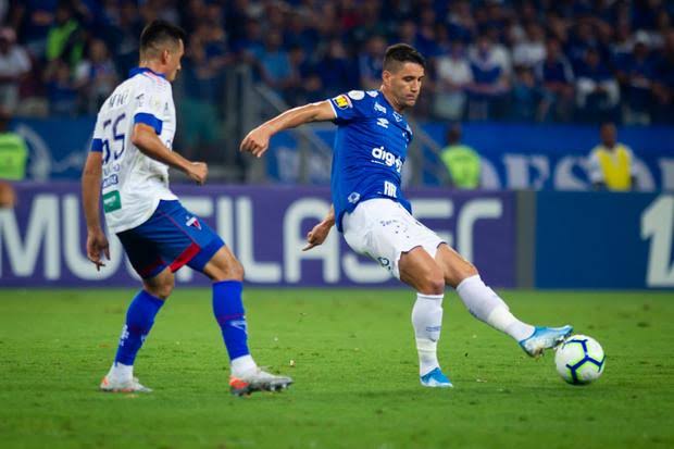 Thiago Neves lamenta desatenção do Cruzeiro e valoriza ponto conquistado em casa