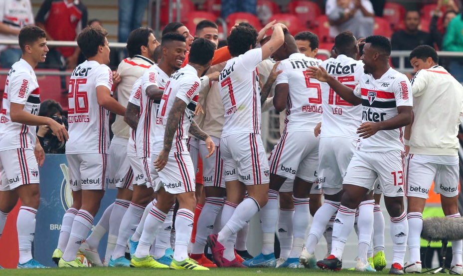 São Paulo recebe o Atlético-MG e tenta manter 100% em casa com Diniz