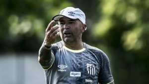 Sampaoli vê 'realidades distintas' entre Santos e Flamengo: 'Impossível comparar'