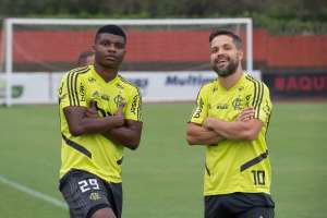 Sem Marí, eufórico Flamengo pega o CSA para ampliar sua soberania no Brasileiro