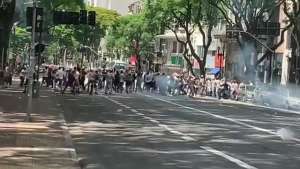 Torcidas organizadas do São Paulo brigam entre si na Praça da República