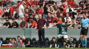 Técnico do Furacão elogia mudança de postura e cobrança entre atletas