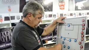 Kleina admite dificuldade por acesso da Ponte Preta, mas alerta: 'Ninguém joga toalha'