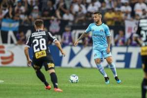 Comparado a Busquets por jornal espanhol, meia do Grêmio está na mira do Barcelona