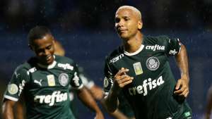 Deyverson aproveita problemas de concorrentes e completa 100 jogos no Palmeiras