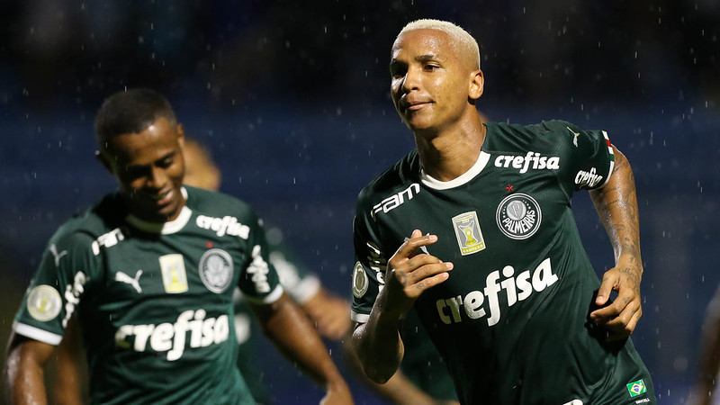 Deyverson aproveita problemas de concorrentes e completa 100 jogos no Palmeiras