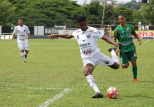 Paulista A3: Comercial encaminha renovação com lateral e libera atacante