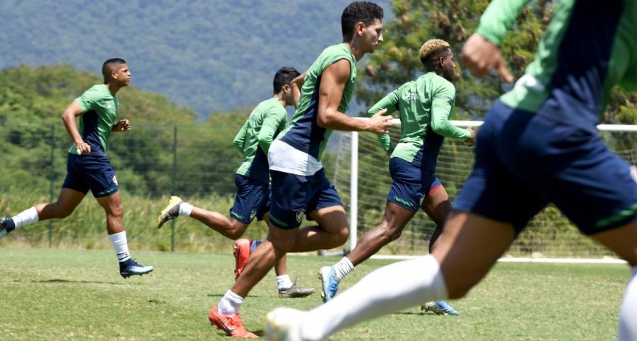 Meia treina entre os titulares do Fluminense e deve ser escalado contra o Ceará