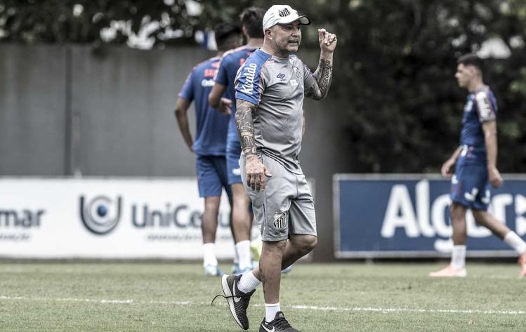 Por causa de virose, lateral desfalca o Santos em treinamento no CT Rei Pelé