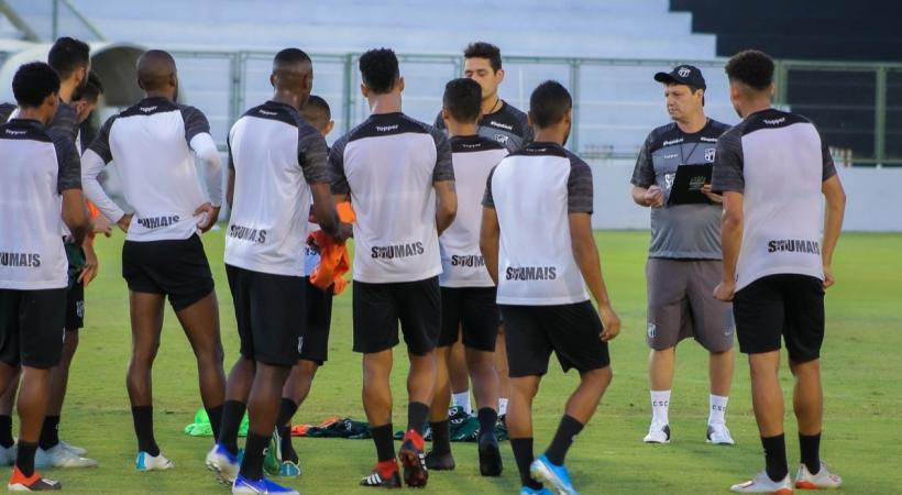 Adílson Batista fecha treino, mas garante Bergson no time titular do Ceará