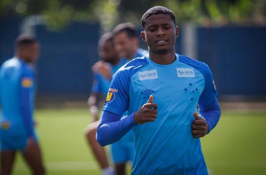 Lateral é pré-convocado pela Colômbia e poderá desfalcar Cruzeiro na 33.ª rodada