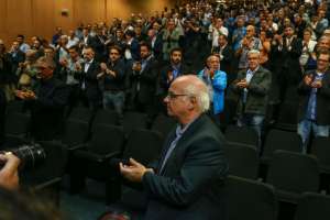 Sem oposição, presidente é reeleito por aclamação e fica mais três anos no Grêmio