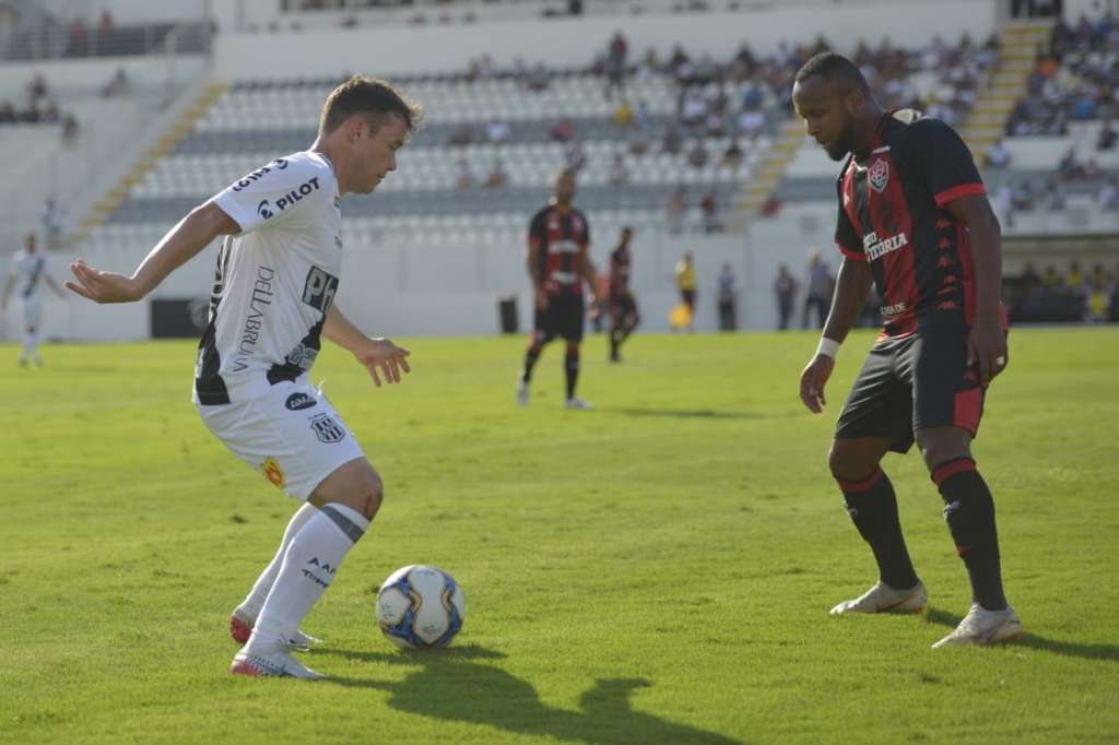 Renato Cajá mostra fôlego em dia para ajudar Ponte Preta - Álvaro Júnior / PontePress