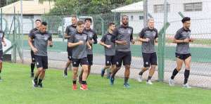 Série B: Figueirense fecha treino e ensaia escalação para duelo direto contra Vitória