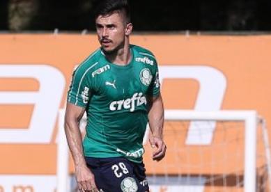 Algoz do São Paulo, atacante do Palmeiras projeta clássico equilibrado