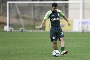Em fim de contrato com time da Série B, volante está voltando ao Santos