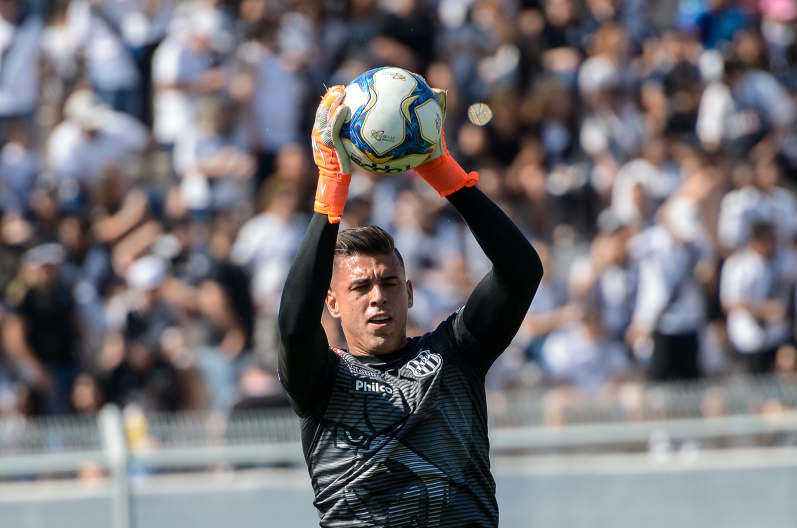 Ponte Preta nega ter cedido direitos de Ivan como garantia de empréstimo