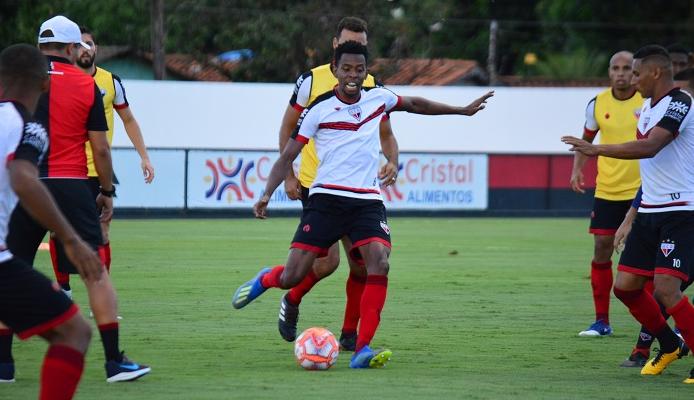 Ex-lateral do Corinthians confia no acesso na Série B “só depende de nós”