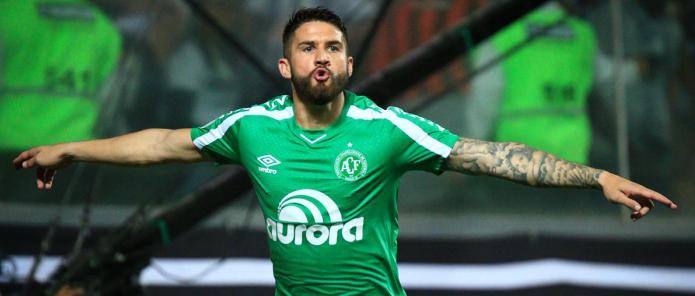 Everaldo marcou seu 11.º gol no Brasileiro