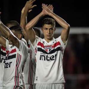 Vitor Bueno admite desatenção do São Paulo: 'Em clássico não pode entrar assim'