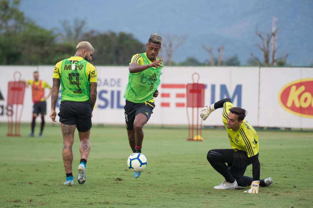 Gabriel e Bruno Henrique formam dupla de ataque em Goiânia - Alexandre Vidal / Flamengo