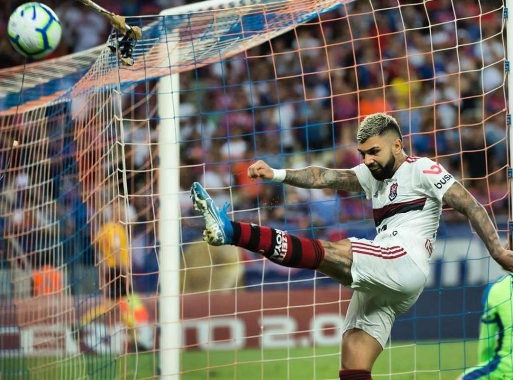 Clima esquenta no Fla mas Gabigol coloca ‘panos quentes’ em discussão com Arão Clima esquenta no Fla mas Gabigol coloca ‘panos quentes’ em discussão com Arão