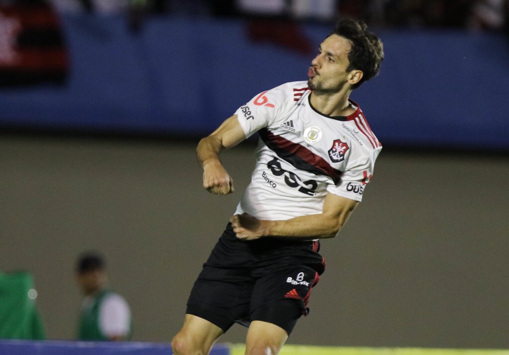 Rodrigo Caio marcou um dos gols do empate contra o Goiás Rodrigo Caio marcou um dos gols do empate contra o Goiás