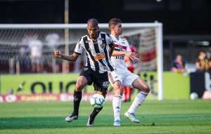 Antes titular, zagueiro sequer é relacionado por treinador do Atlético-MG