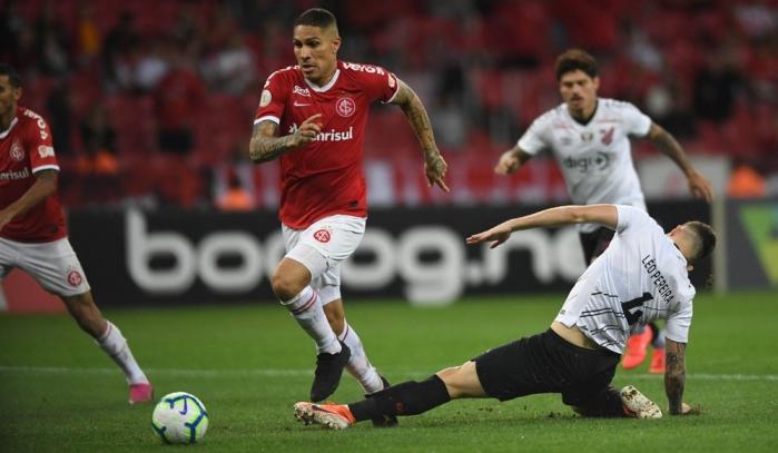 Guerrero perdeu pênalti e Colorado empatou em casa