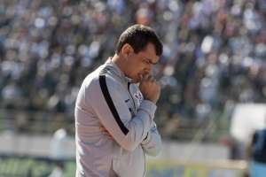 Pressionado, Fábio Carille começa a montar o Corinthians sem Vagner Love e Danilo Avelar