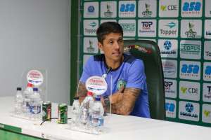 Apesar de vitória, Carpini contém euforia no Guarani e explica 'surpresa' na escalação