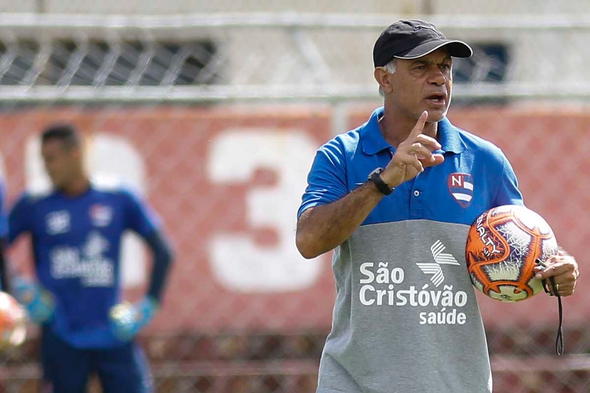 Ex-Lusa e Palmeiras, Jorginho é anunciado como técnico de time catarinense