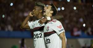 Barcelona prepara oferta de R$ 134 milhões para tirar zagueiro do Flamengo